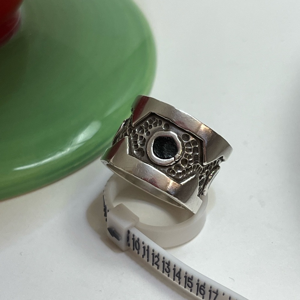 Sterling Silver and Onyx Women's Ring - Picture 4 of 9